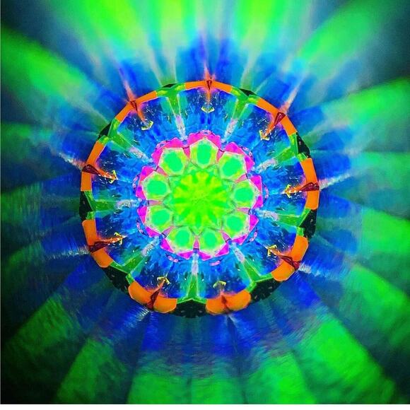 New Mikio Japan Handmade Acrylic Kaleidoscope “Neon Green” Oil Cel Three Mirror - Picture 10 of 15